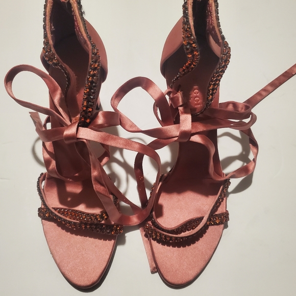 Gucci Pink Satin Crystal Embellished Ankle Wrap Sandals Size 8 - Picture 3 of 9